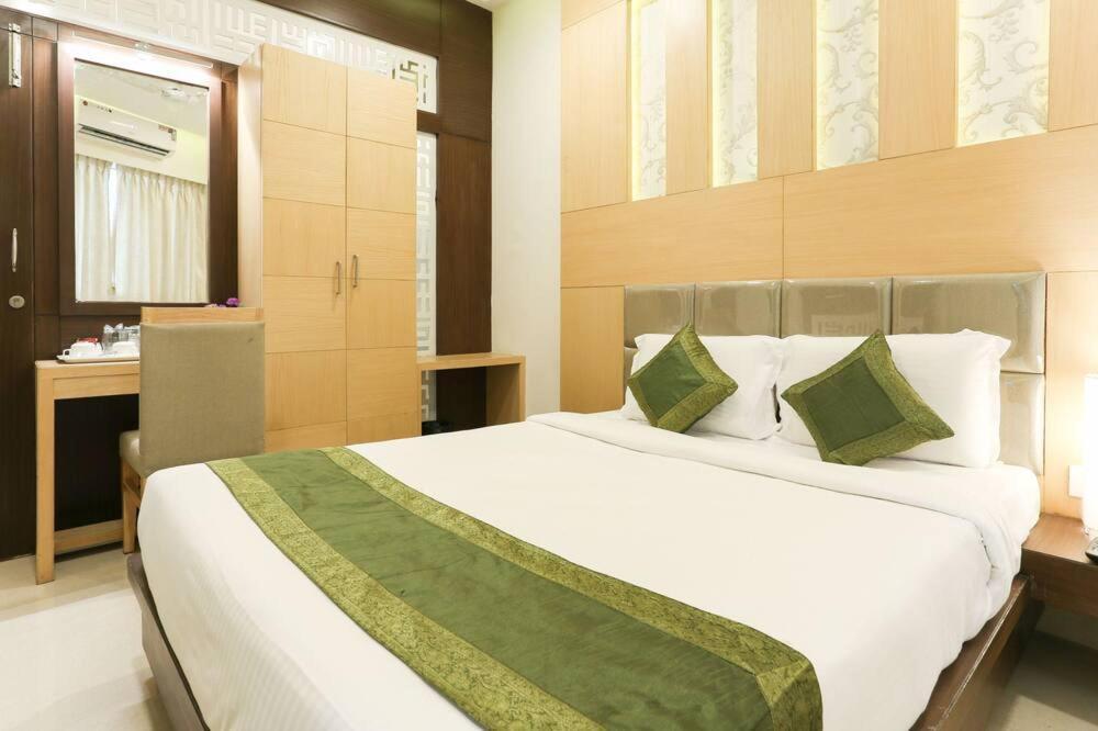 Emirates Residency Hotell Chennai Exteriör bild