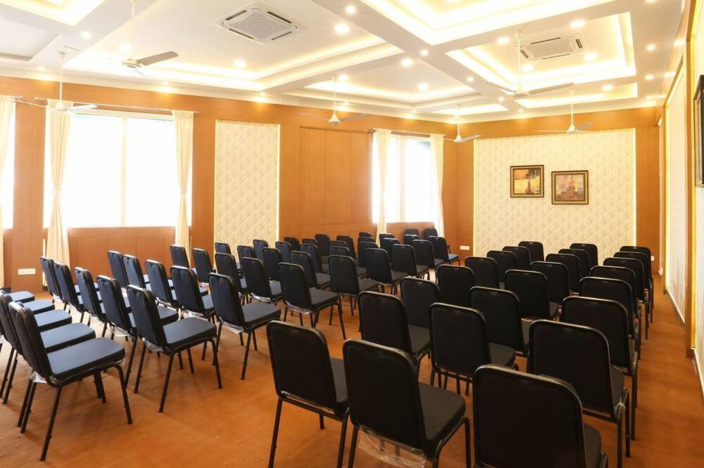 Emirates Residency Hotell Chennai Exteriör bild