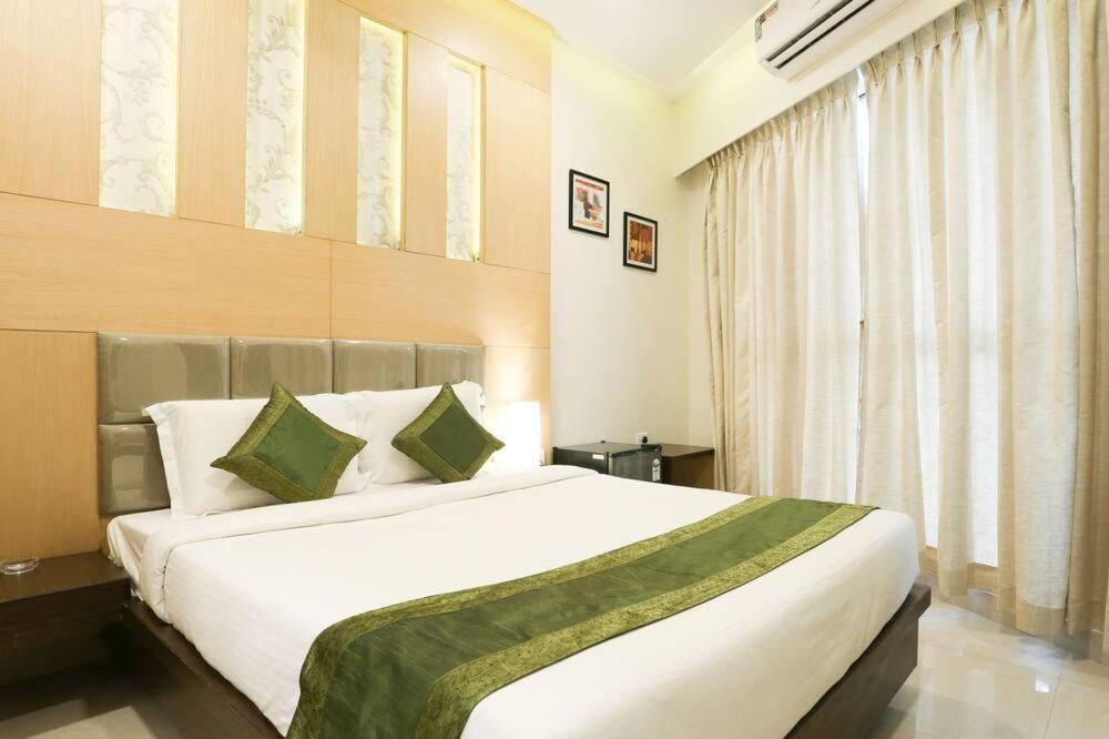 Emirates Residency Hotell Chennai Exteriör bild